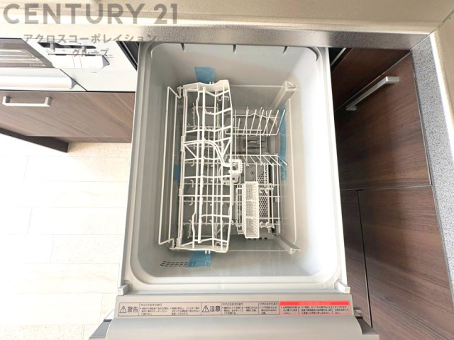手洗いに比べて時間や労力を節約できることです。また、高温のお湯で洗浄されるため、雑菌や細菌を殺菌する効果もあります。さらに、乾燥機能があるため、手で拭く手間も省け衛生的に保管できます。