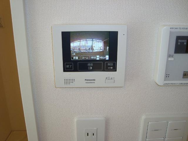 ポンデザールの内装|カメラ付インターホン