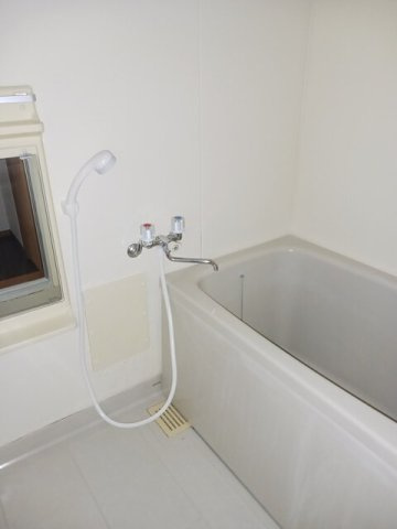クレセント２１Ｃの浴室|きれいなお風呂です