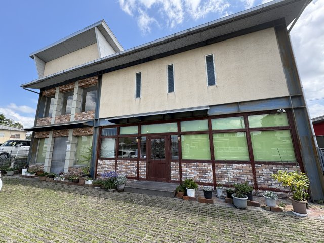 【外観】 | 堀池店舗付き戸建 | 存在感ある外観が目を引く店舗付き住宅