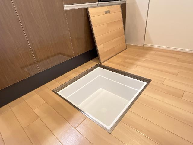 コスモスのキッチン|床下収納