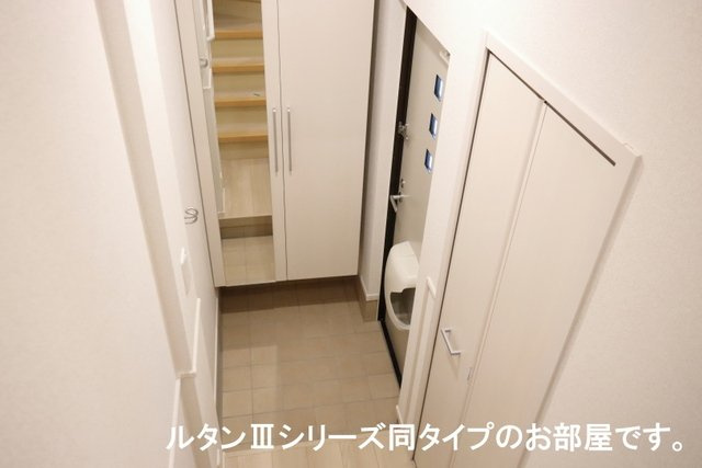 メゾン・ド・リュミエールⅢの玄関|落ち着いた玄関です