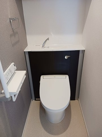 ウルルⅠのトイレ|落ち着いた色調のトイレです