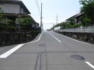 【前面道路含む現地写真】 | 川西市大和東1丁目91の17　建築条件無土地
