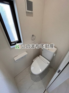 【トイレ】 | いろどりアイタウン古河市三杉町1丁目　 | 同社施工物件写真。※建具やフローリング、その他仕様が異なる場合がございます。