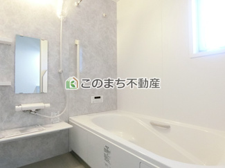 【浴室】 | いろどりアイタウン古河市三杉町1丁目　 | 同社施工物件写真。※建具やフローリング、その他仕様が異なる場合がございます。
