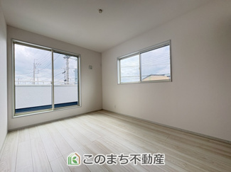 【洋室】 | いろどりアイタウン古河市三杉町1丁目　 | 【同社施工写真】建具やクロスその他仕様が異なる場合がございます☆