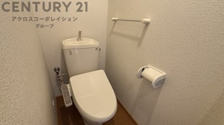 温水洗浄便座付きのトイレです！