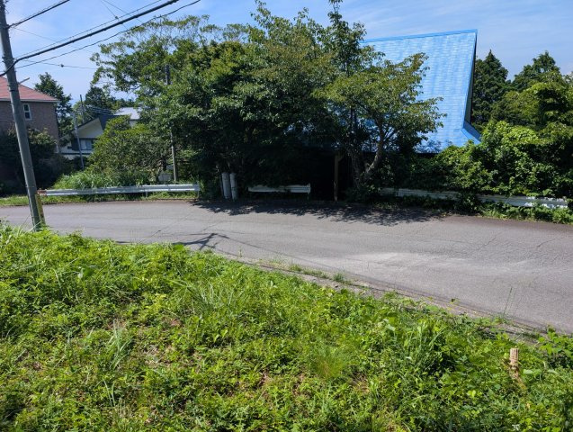 函南町　南箱根ダイヤランドの前面道路含む現地写真|2階建てを建築したら、2階から開けた景色が望めそうです。