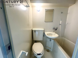 浴室内にトイレがあります☆

