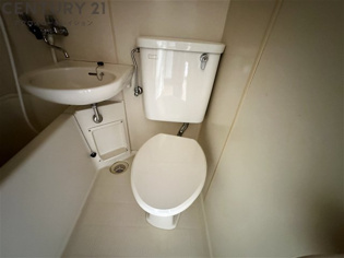 浴室内にトイレがあります♪