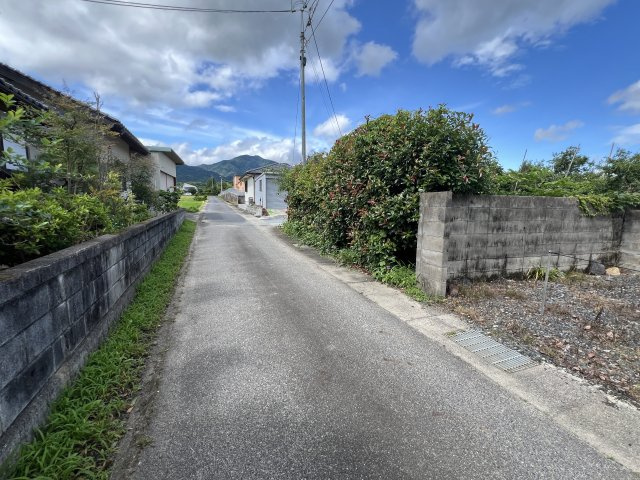 津山市新野東　売土地　６８坪の前面道路含む現地写真