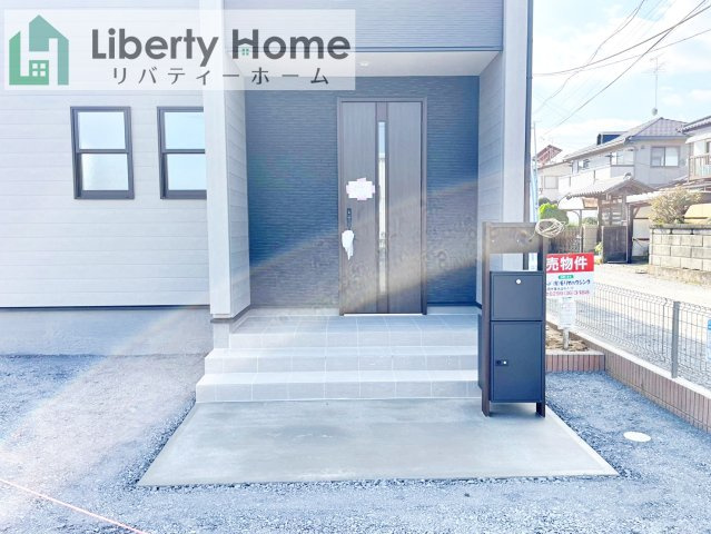 第1石岡市石岡　新築戸建のエントランス