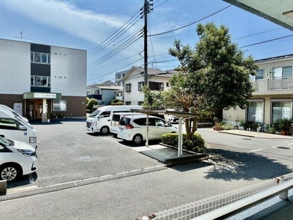 コーポアツミの駐車場