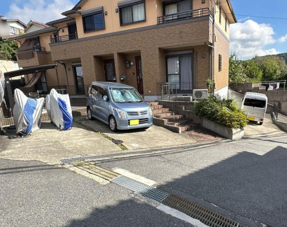 アゼリアの駐車場