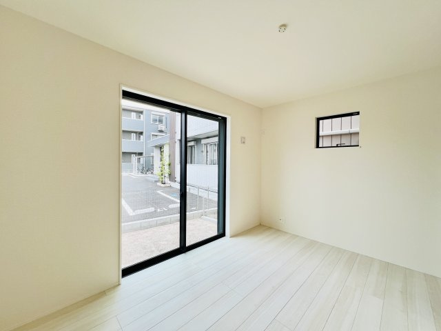 高崎市上和田町の洋室|1階の6帖洋室◎