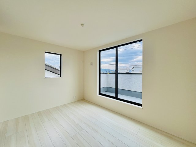 高崎市上和田町の洋室|お子様の一人部屋デビューにも最適♪