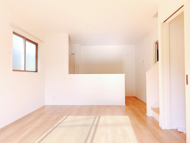 【内観：施工例】 | 八尾市堤町2丁目 | 【同社による同仕様の施工例】対面式のキッチンです♪
