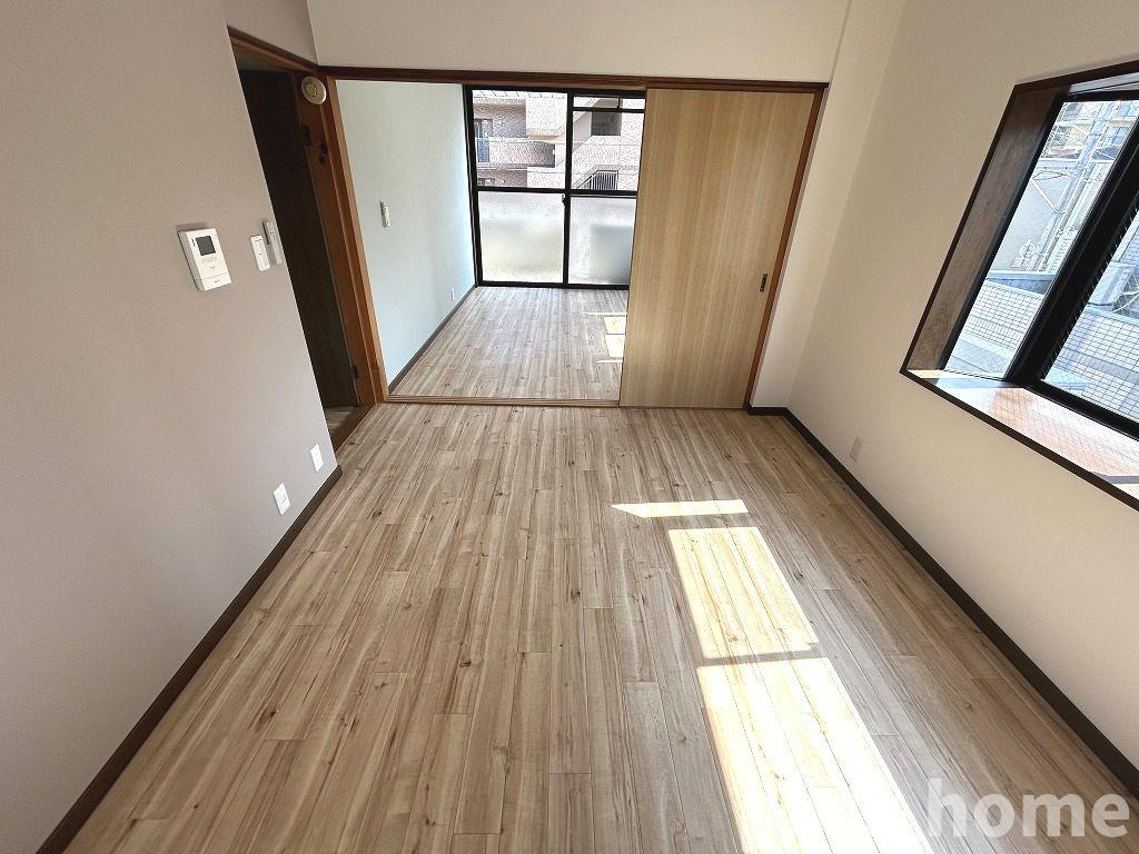 ロイヤルハウス比島Bの洋室|コンパクトで使いやすい洋室です