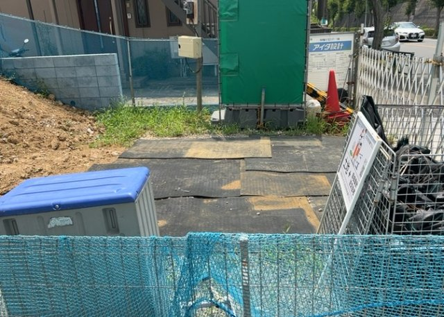 【庭】 | 庭のある家に住むことのメリットとして、子どもたちの遊び場を確保できること、ガーデニングや家庭菜園を楽しめること、明るさを確保できることがあります。また、配置を工夫することでプライバシーが確保できます。