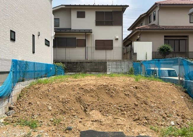 【玄関】 | 玄関ポーチにおいて最も重視すべきと言っても良いのが広さです。適切な広さの玄関ポーチでないと外見的なバランスは崩れてしまいますし、何より使いにくくなってしまいますので、現地で実際に下見をしてみましょう！