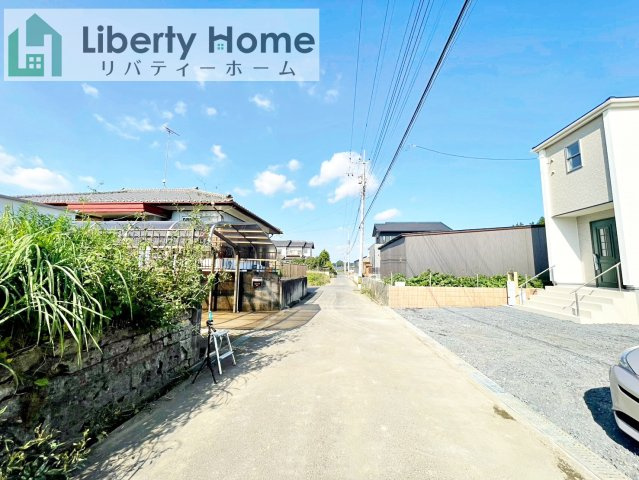 第4石岡市山崎　新築戸建の前面道路含む現地写真