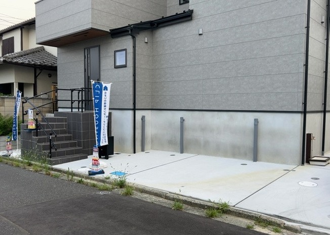 【駐車場】 | 駐車場と明記されていても、最小スペースでつくられた駐車場だと大型車は駐車できなかったり、出入りしにくくなったりする可能性があります。お車のサイズと購入したい物件の駐車場のサイズを現地で確認しましょう。