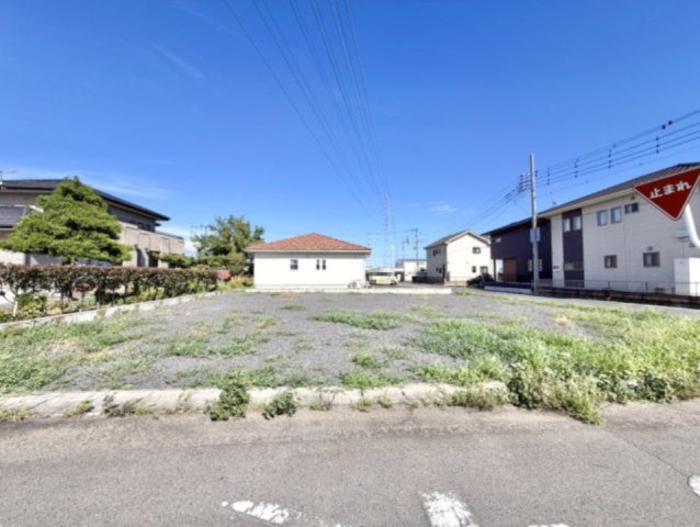 【中古戸建】太田市新田上田中町の外観|■外観｜住宅街の中でも圧迫感が少なく、のびのびとした暮らしが叶う立地となっています♪
