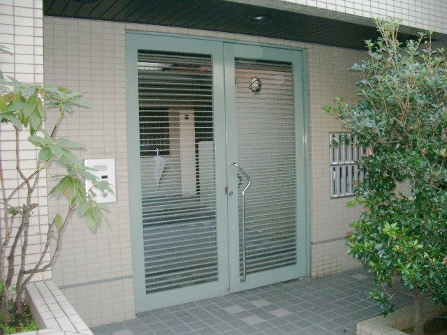 クレスト井村のエントランス