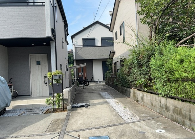 【防犯設備】 | 当然のことではありますが、オートロックやセンサーライト、ホームセキュリティーなどの防犯設備があれば、小さいお子様がいるご家庭も安心ですよね！まず物件購入の際は、防犯設備もチェックするようにしましょう。