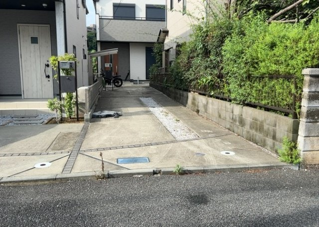 【庭】 | 庭があることでガーデニングや家庭菜園はもちろん、こどもの遊び場やペットを放して遊ぶことができます。また、家の周囲に余裕があるということです。隣地との間があれば、十分な日当たりと、風通しが確保できます。