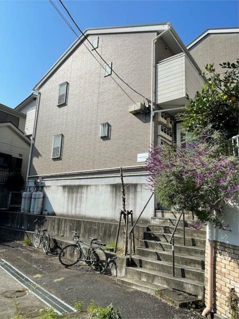 横浜市戸塚区矢部町のアパートの外観