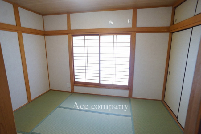 【寝室】 | 平野区平野上町2丁目 | 【3階：和室】バルコニーに面した和室☆畳表替え済みです☆