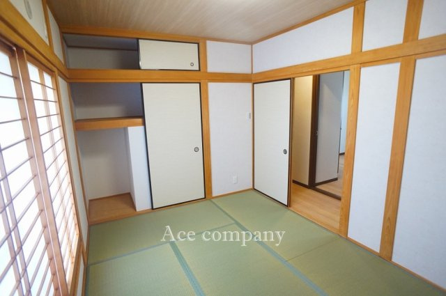 【寝室】 | 平野区平野上町2丁目 | 【3階：和室】押し入れ完備です♪