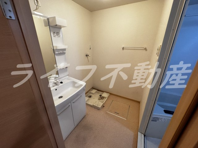 グリーンヒルⅡの洗面所|明るい洗面所です
