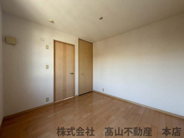 遠賀郡岡垣町中央台２丁目のアパートの洋室