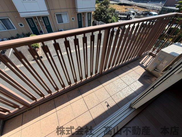 遠賀郡岡垣町中央台２丁目のアパートのバルコニー