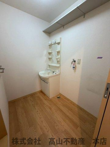 遠賀郡岡垣町中央台２丁目のアパートの洗面所