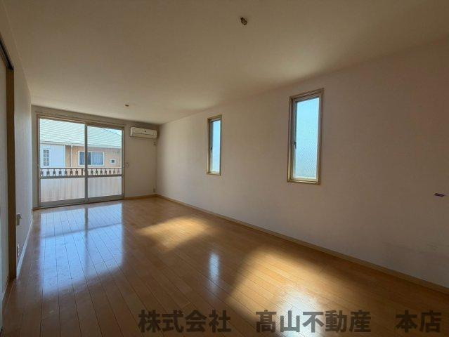遠賀郡岡垣町中央台２丁目のアパートの居間・リビング