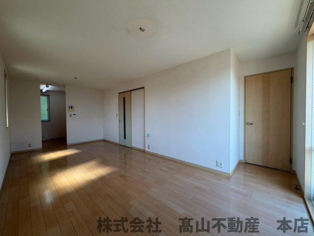 遠賀郡岡垣町中央台２丁目のアパートの居間・リビング