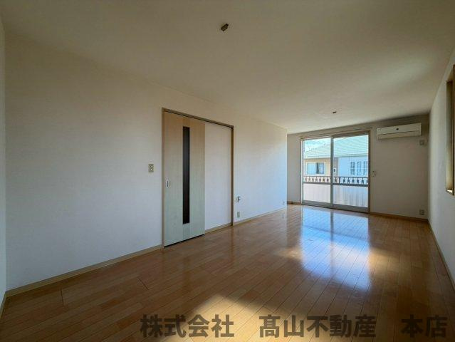 遠賀郡岡垣町中央台２丁目のアパートの居間・リビング
