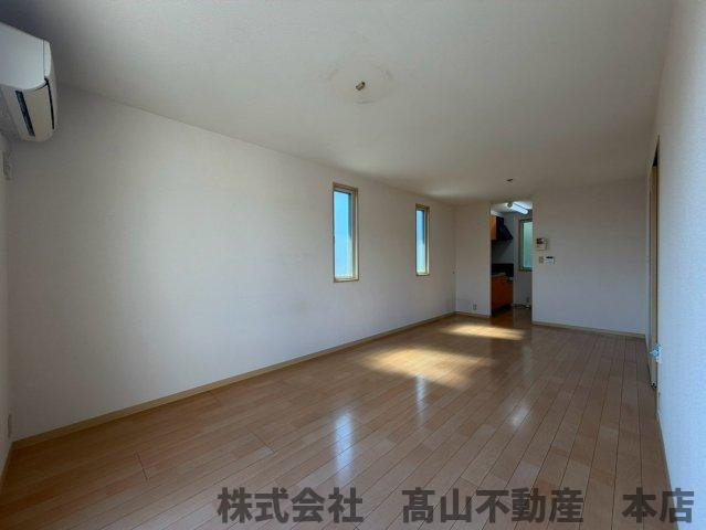 遠賀郡岡垣町中央台２丁目のアパートの居間・リビング