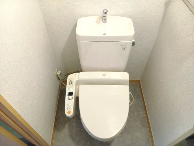 シャーメゾン・スュフィール A棟のトイレ|落ち着いた色調のトイレです