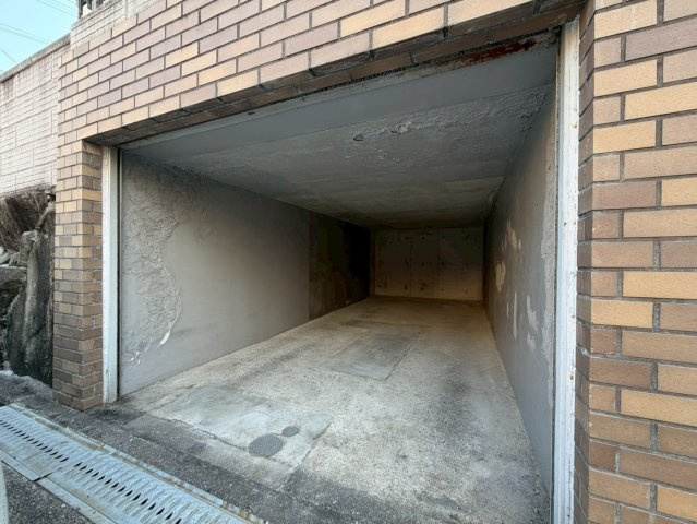 太秦東が丘一戸建の駐車場