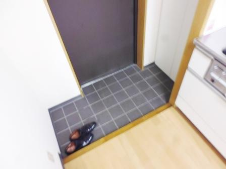 第六田嶋ビルの玄関