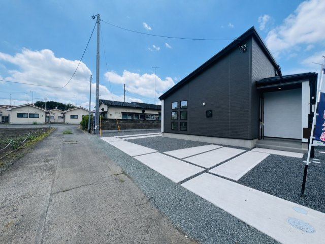 太田市高林南町の前面道路含む現地写真|カースペース並列3台可能♪