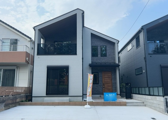【構造・工法・仕様】 | 木造住宅とは土台、壁、柱など建築物の強度を支える構造体の材に木が使用されている構造を指します。構造体は建物の自重を支えるだけではなく風圧や水圧、積裁荷重などあらゆる衝撃に耐えるための基礎です。