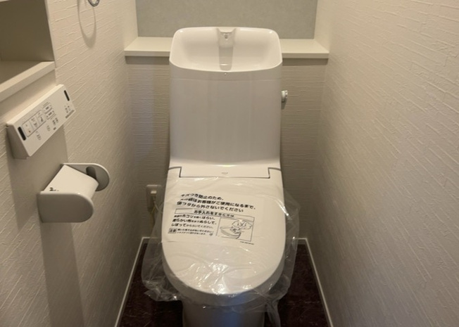 【トイレ】 | トイレは大きさや形、機能、抗菌性などが異なる多種多彩なタイプが各メーカーから出ています。それぞれに良さがあるため、事前にどういったタイプのトイレがいいのかをご家庭内で決めて、内見に行くといいでしょう。
