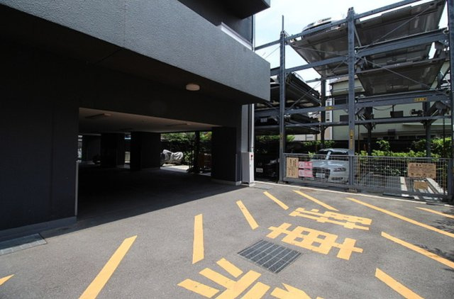ステイシス町屋の駐車場
