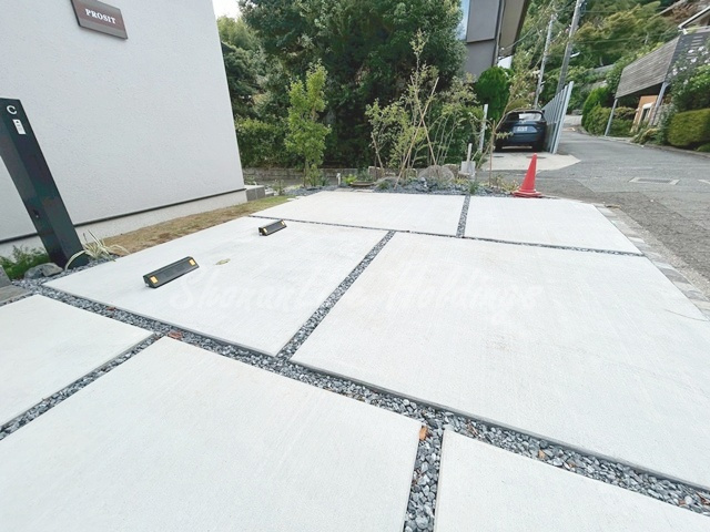 鎌倉市佐助１丁目のアパートの駐車場